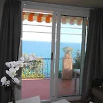 Terrace On The Sea: & Pool Appartement
