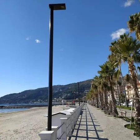 Terrace On The Sea: & Pool Apartamento