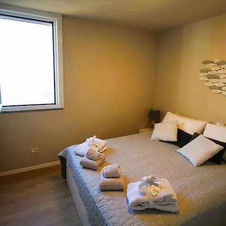 Terrace On The Sea: & Pool Apartment Andora