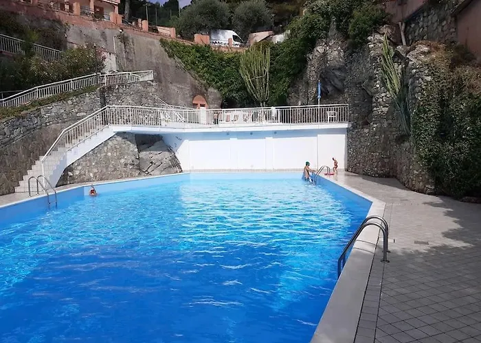 Terrace On The Sea: & Pool Διαμέρισμα